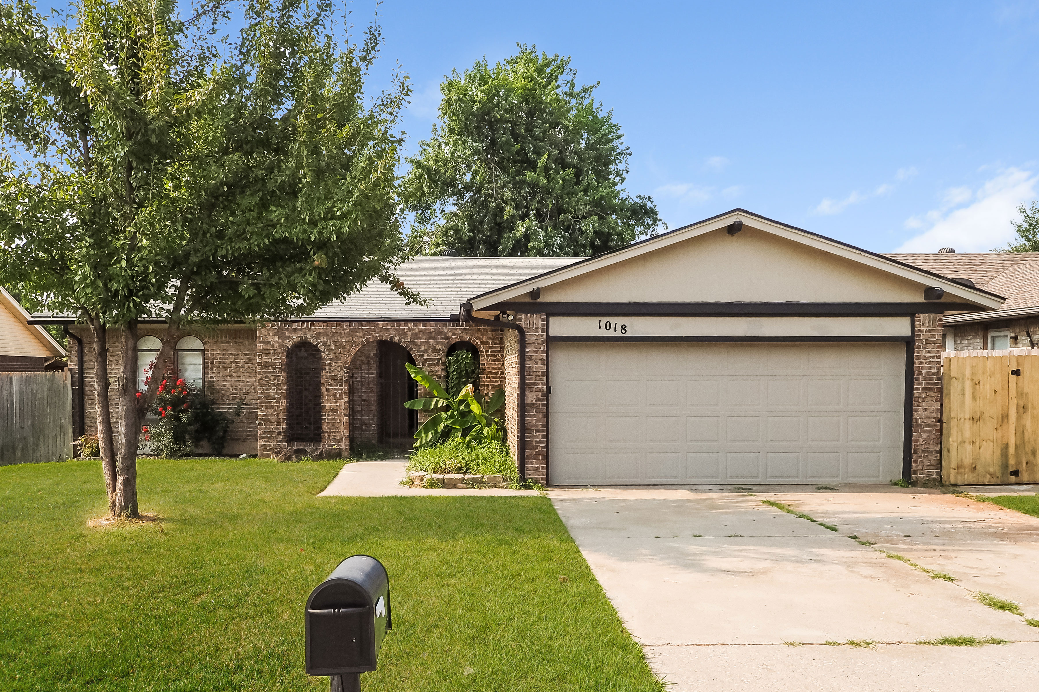 1018 ARLINGTON DR YUKON, OK 73099